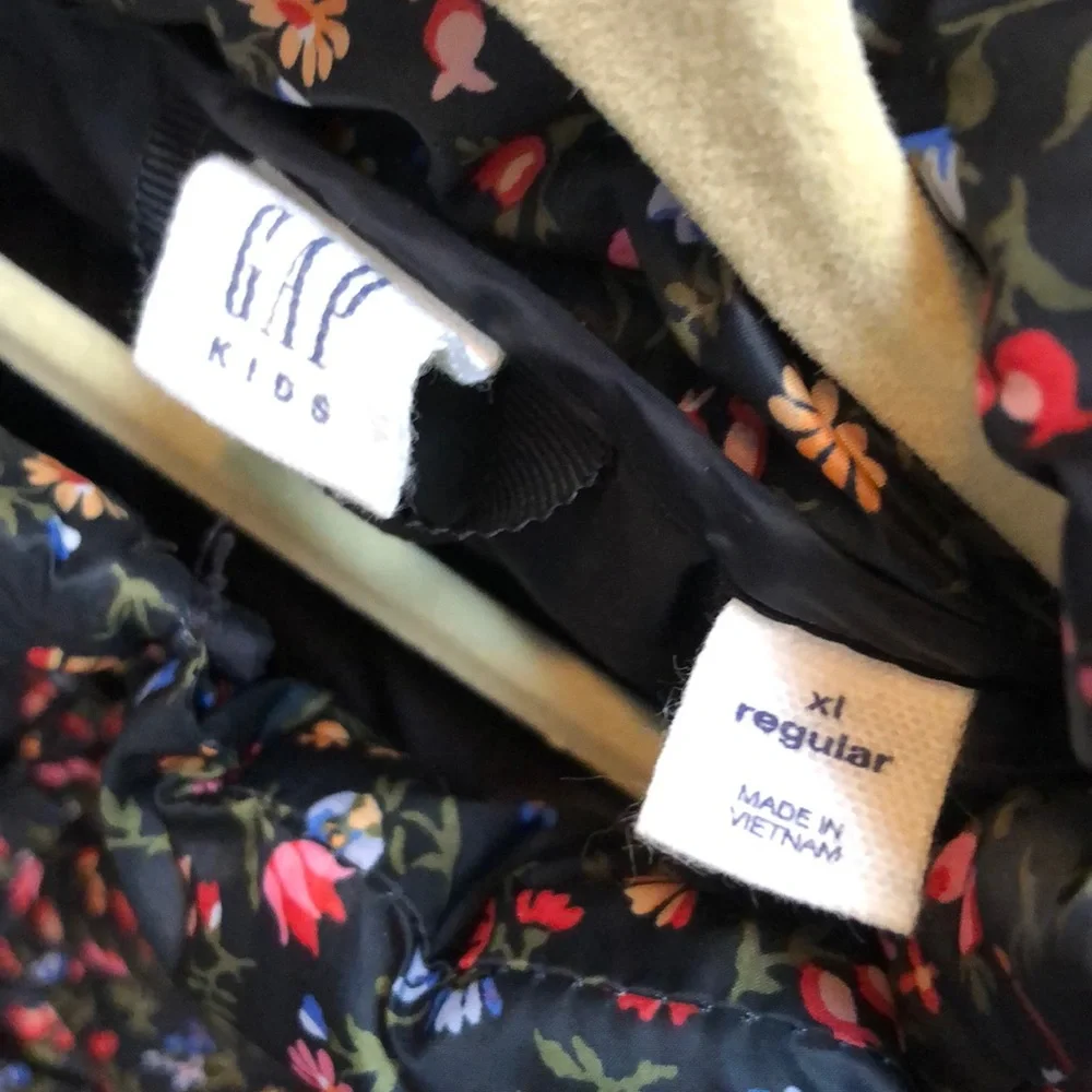 GAP l Black & Floral Down Alternative Puffer Vest